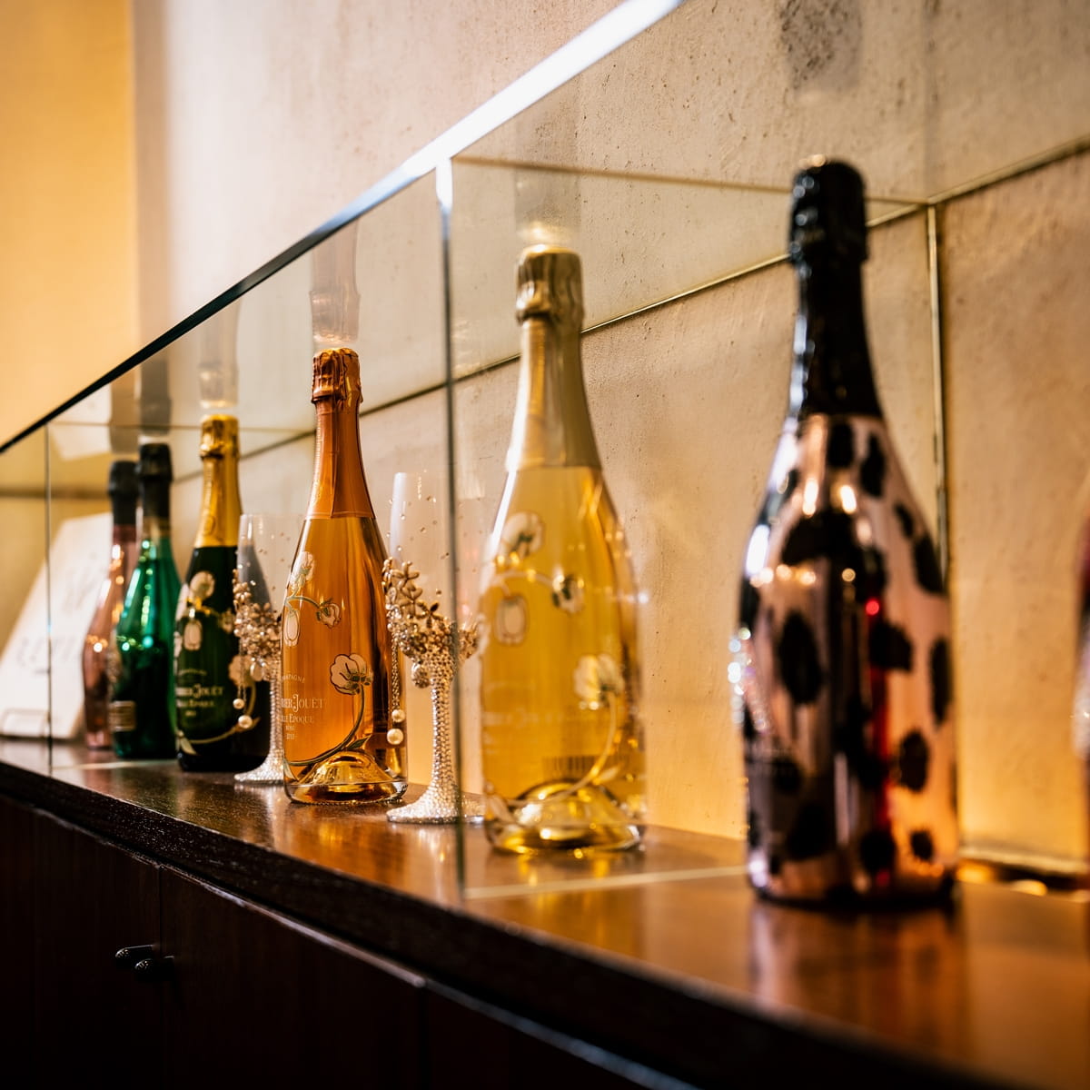 徳島秋田町のラウンジ-LOUNGE REVIA（ラウンジレヴィア）